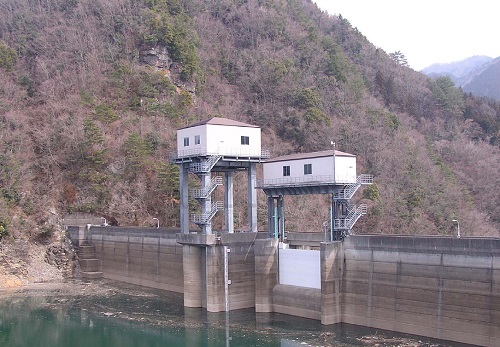 面河ダム近景写真