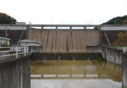 佐古ダム近景写真