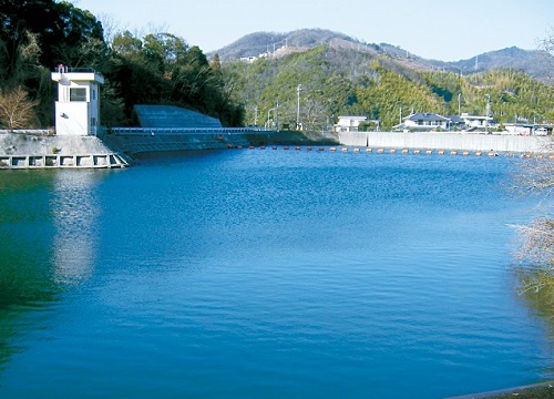 横谷調整池近景写真