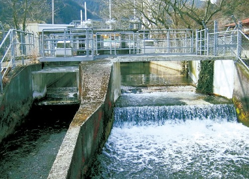 両岸分水工近景写真