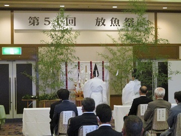 豊漁祈願の神事を行っている