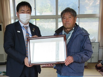 森地方参事官と吉田文二自治会長の画像