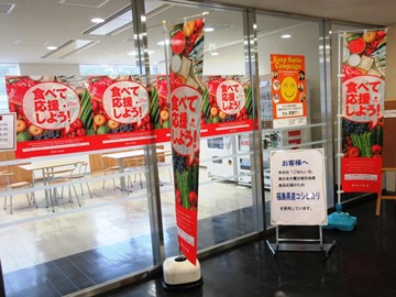 食堂前で被災地支援をPR