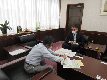 政策説明を行う小野寺支局長