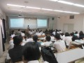都築部長がみどり戦略について説明