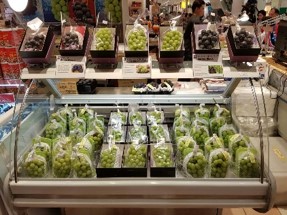 ブドウが販売されている様子
