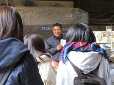 説明を行う安富氏