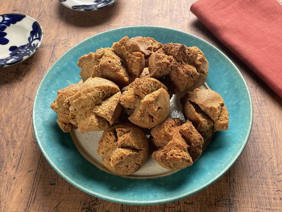 Sata andagi(Okinawan donut holes)