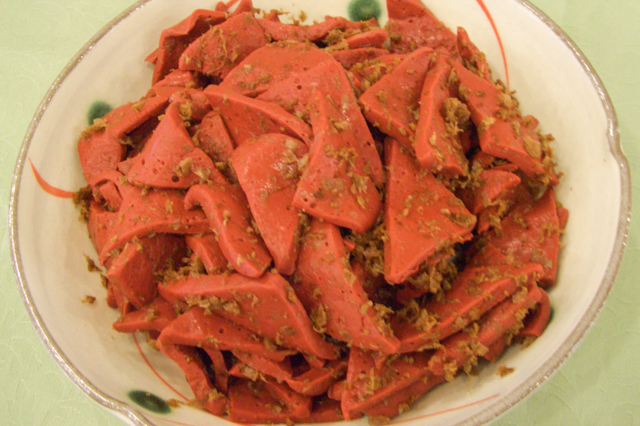 Boiled red konjac
