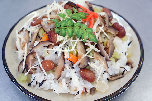 Kintokimame-iri-Barazushi (Barazushi with red kidney beans)