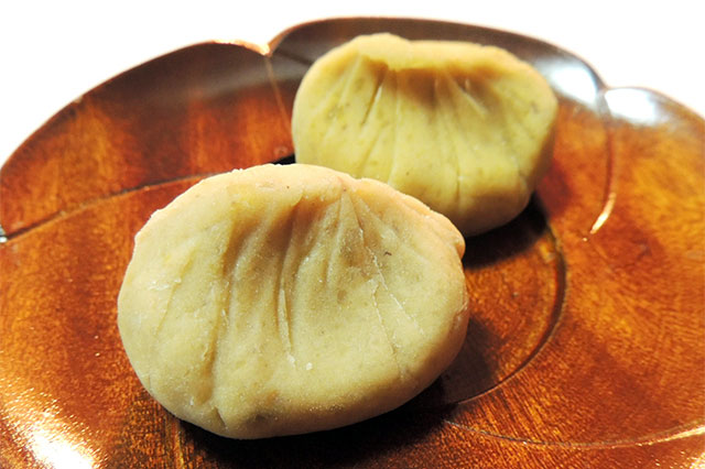 Kuri Kinton(mashed sweet potatoes with sweetened chestnuts)