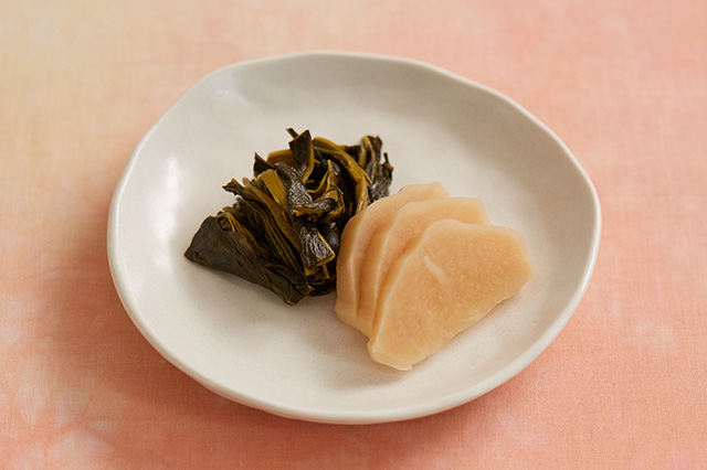 Sugukizuke (suguki pickles (turnip greens))