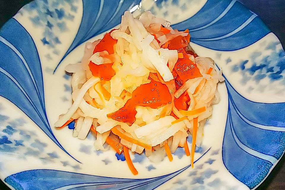 Kaki Namasu(Pickled Daikon Radish and Carrot with Dried Persimmon)