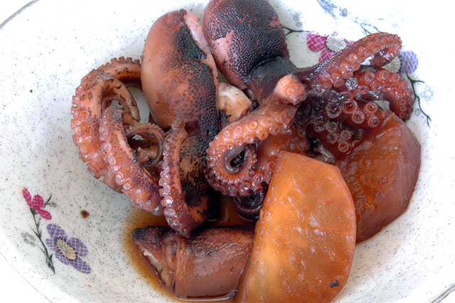 Iidako no nitsuke (Simmered Ocellated octopus)