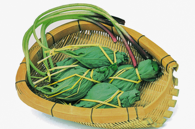 Fuki-dawara (Soybean Rice wrapped in Butterbur Leaves)
