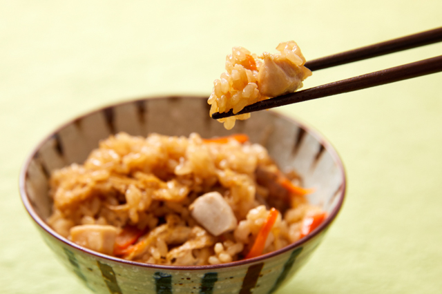 Iro-gohan (Soy sauce-flavored mixed Rice)