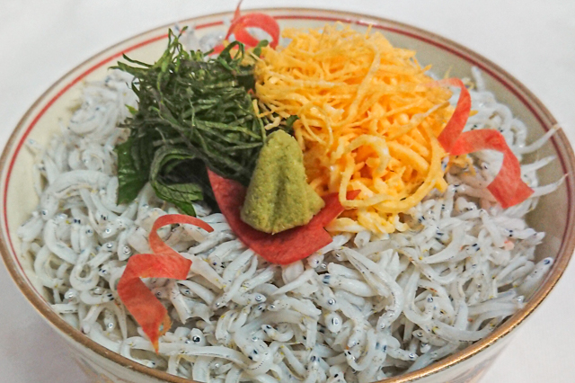 Shirasu Don (Whitebait on top of rice)