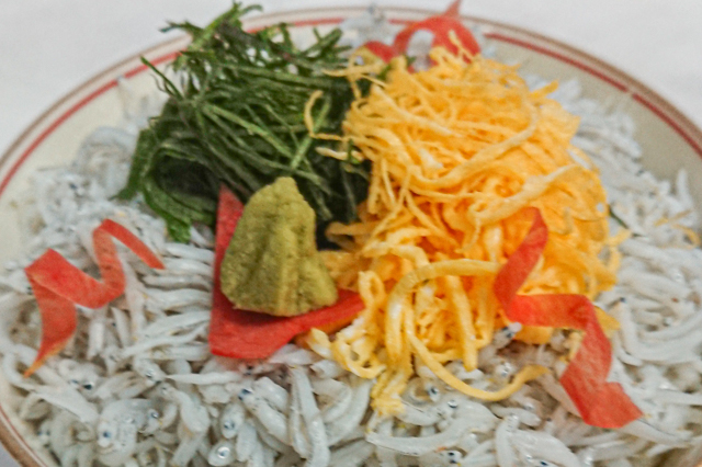 Shirasu Don (Whitebait on top of rice)