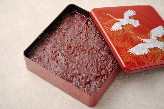 Jubako-iri-botamochi / Ohagi (Boxed Sweet Red Bean Mochi)