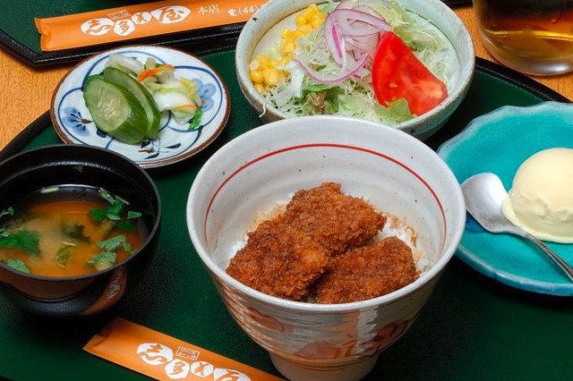 Sauce Katsu-don (Pork cutlet with Thick Sauce on Rice)