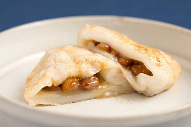 Natto-Mochi (Fermented soybeans rice cake)