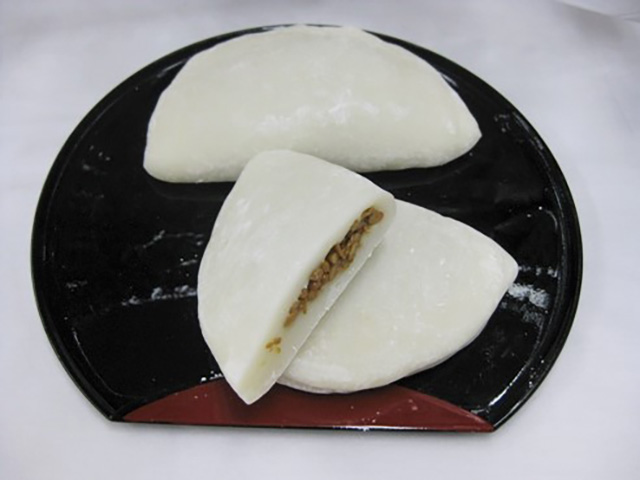 Natto-Mochi (Fermented soybeans rice cake)