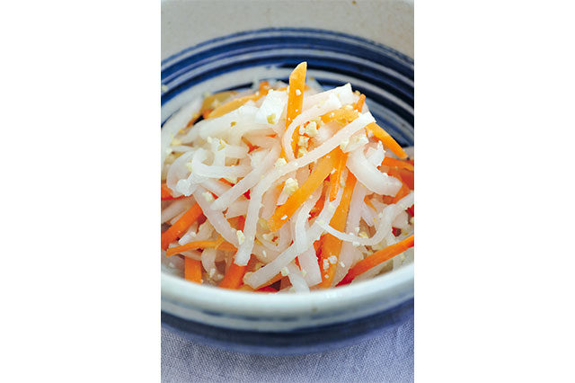 Rakkasei Namasu (Vegetable Salad Marinated with Vinegar and Peanuts)