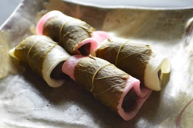 Sakura-mochi (rice cake with bean paste wrapped in a preserved cherry leaf)