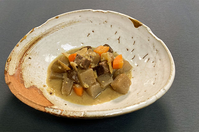 Kujira no Nanban-ni (Simmered whale meat with seasonings）