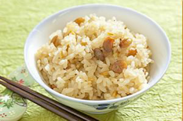 Cha-meshi (rice boiled in tea flavored with sake and shoyu)