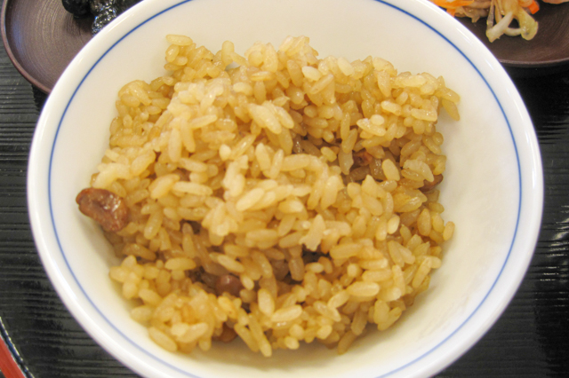 Cha-meshi (rice boiled in tea flavored with sake and shoyu)