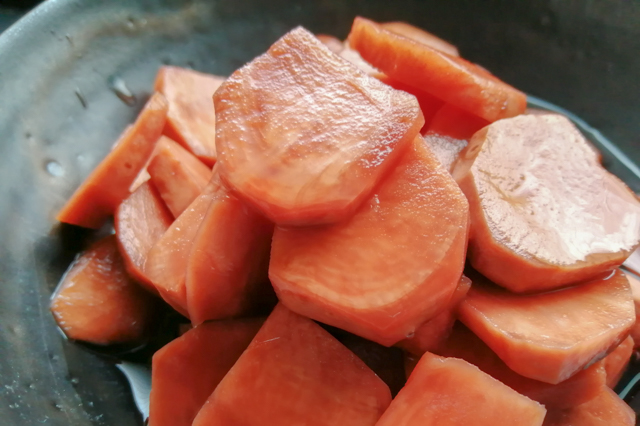 Akakabura-no-suzuke (Pickled red turnips)