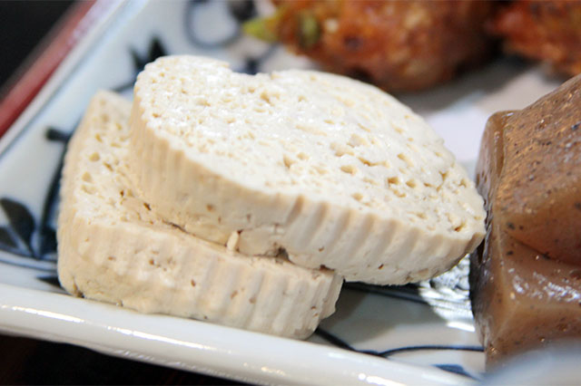 Komo Dofu (Tofu Cooked in Woven Straw)