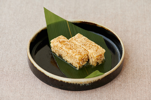 Ebisu/Berobero (Chilled agar jelly with whisked egg)