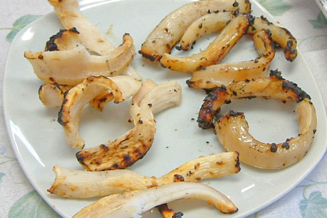 Manbo Sumiso-ae (Sunfish dressed withVinegered Miso)