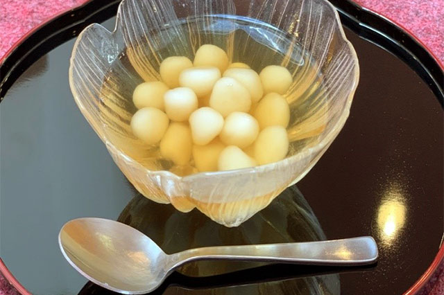 Kanzarashi (Sweet glutinous rice flour dumplings)