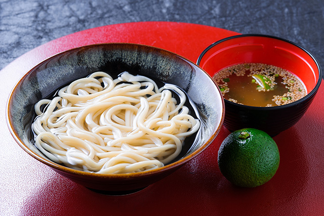 Houchou (Thin udon noodles dipped in dipping sauce)