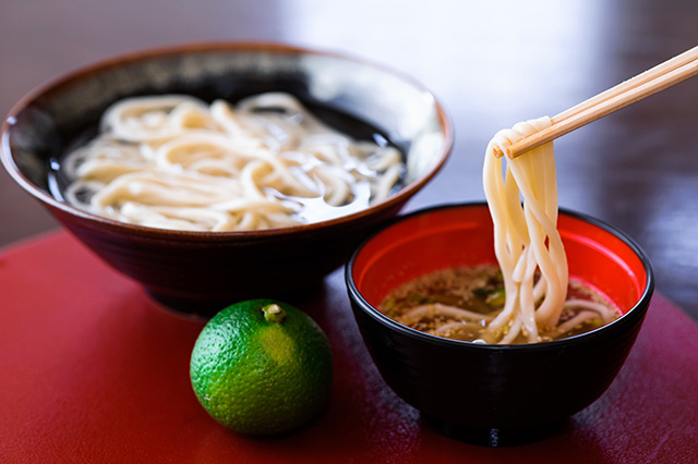 Houchou (Thin udon noodles dipped in dipping sauce)