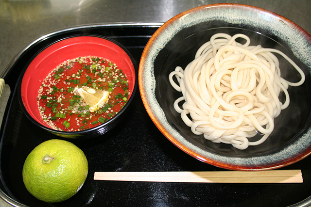 Houchou (Thin udon noodles dipped in dipping sauce)