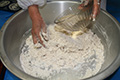 Mix wheat flour with salt and knead, adding water little by little.