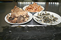 Soak the dried shiitake mushrooms, kombu(=kelp) kelp and iriko dried sardines in water for a while.
