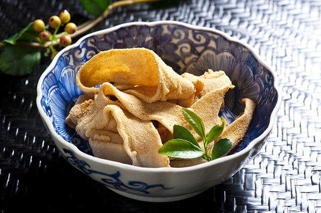 Yaseuma (Thinly Rolled Out Flour Sprinkled with Roasted Soybean Flour )