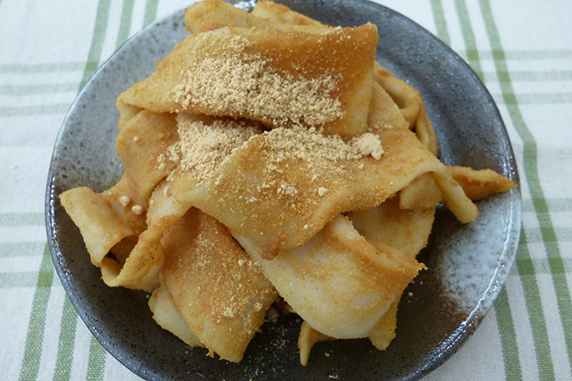 Yaseuma (Thinly Rolled Out Flour Sprinkled with Roasted Soybean Flour )