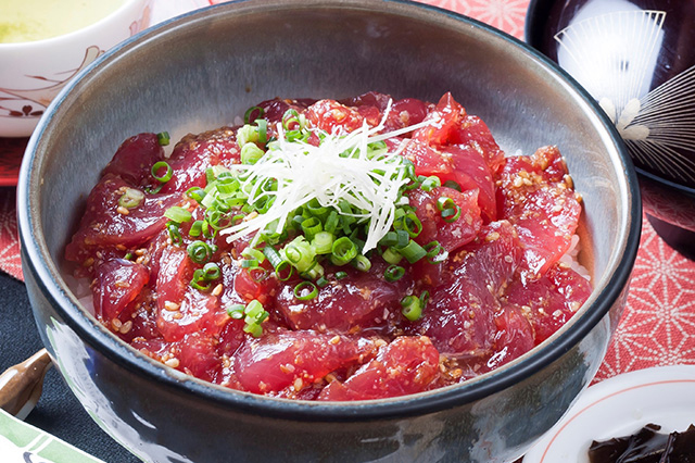 Hyugadon (Rice Bowl with Marinated Tuna Sashimi)