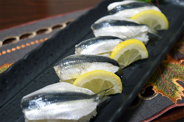 Mamakari Zushi (Japanese Scaled Sardine Sushi)