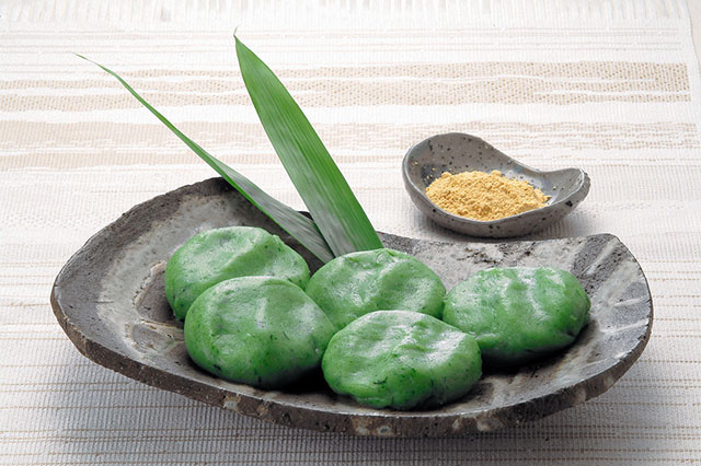 Kusa-mochi (Mochi mixed with mugwort)