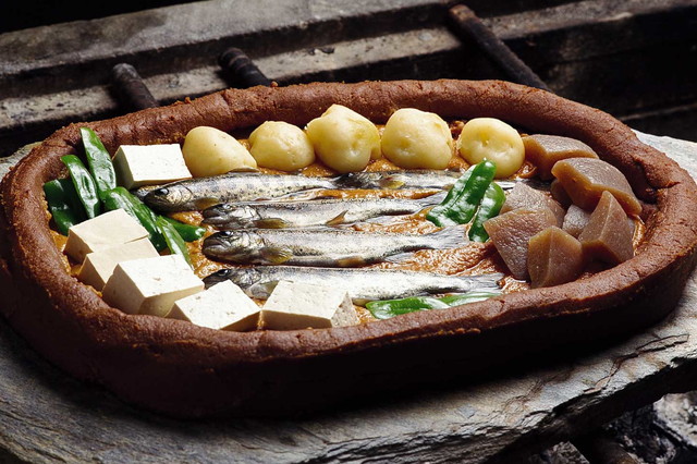 Amego-no-Hirarayaki (BBQ Trout on hot stone)