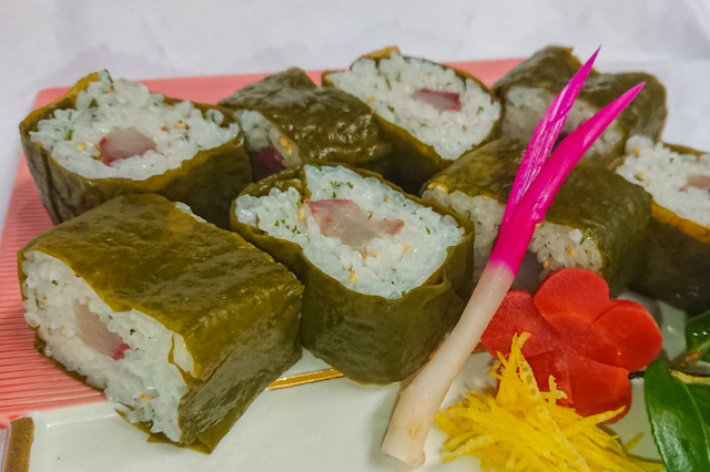 Wakame Zushi (Wakame Seaweed Sushi)