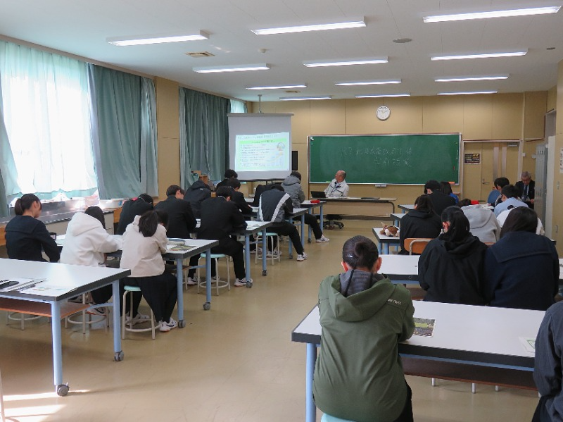 北海道檜山北高等学校で「みどりの食料システム戦略」について出前授業を行いました。