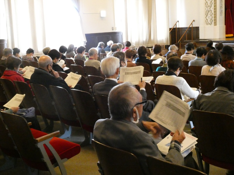 講義を聴く受講生(青柳校)